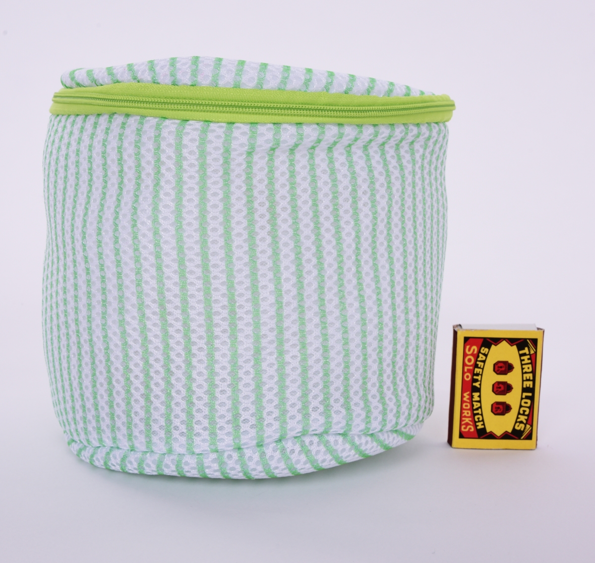 DA19681-Košíček na pranie podprseniek a jemnej bielizne, sendvičový sieťovina priemer 16,5 cm x v 16 cm