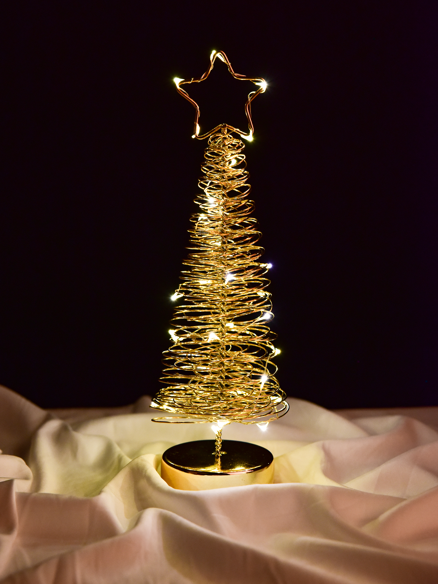 31 cm zlatý drátěný svítící LED stromek
