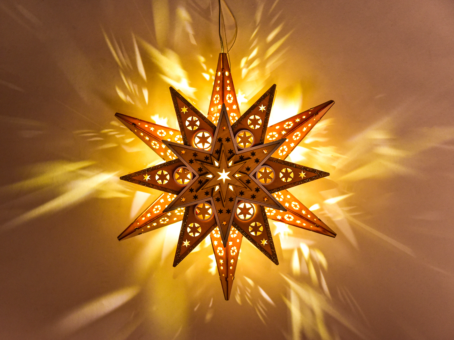 30 cm vánoční svítící LED závěsná hvězda