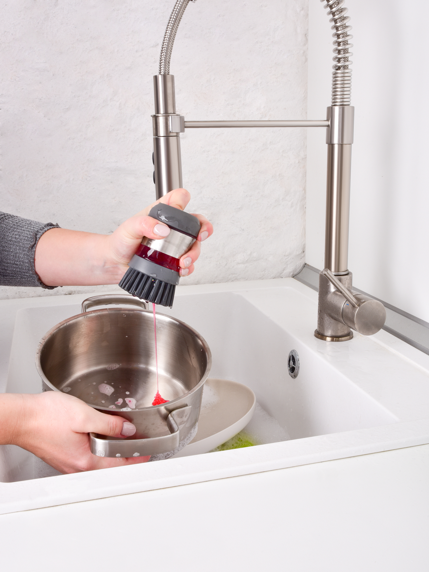 PENOKARTÁČ masívna nerez kefa s dávkovačom umývacieho prostriedku