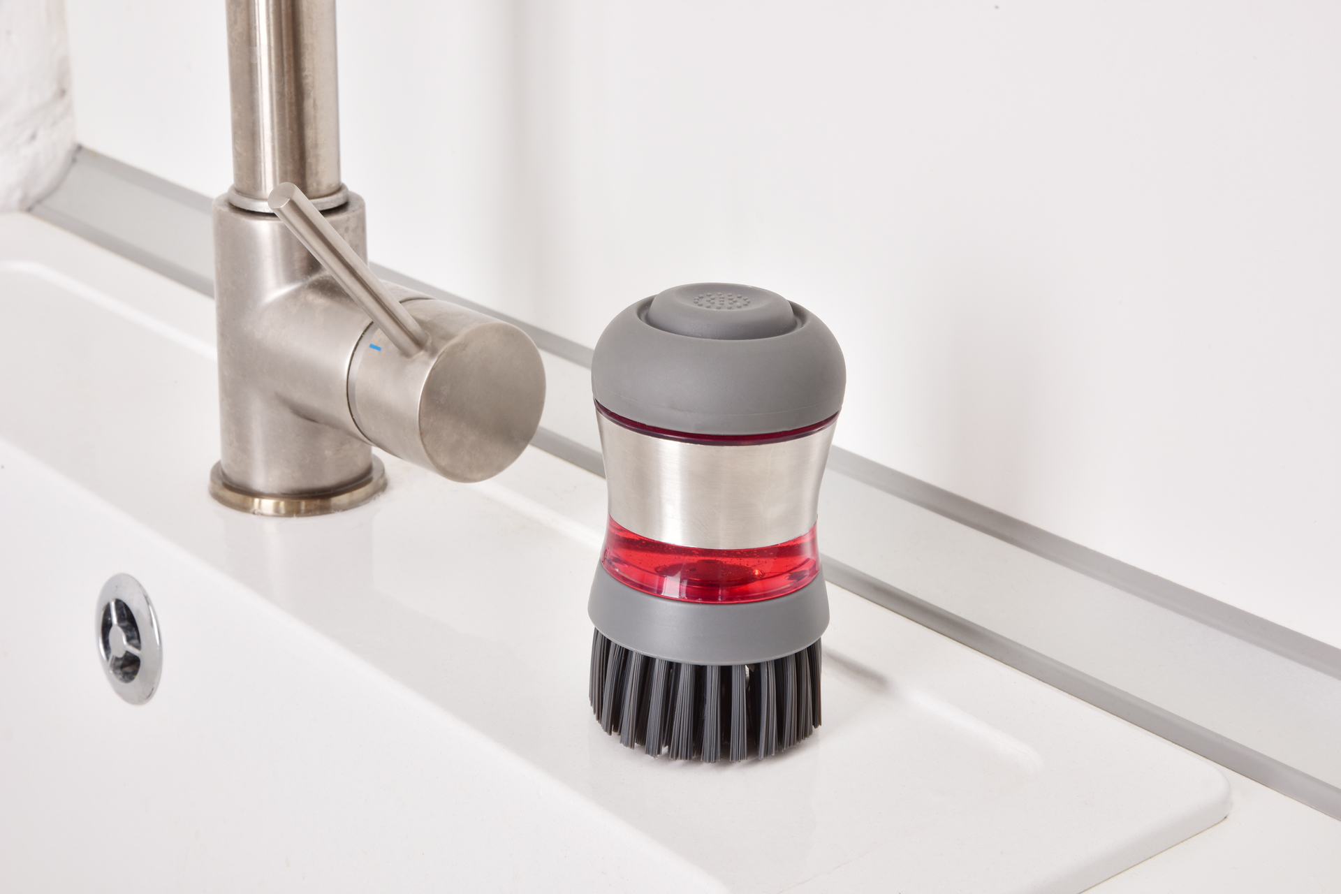 PENOKARTÁČ masívna nerez kefa s dávkovačom umývacieho prostriedku