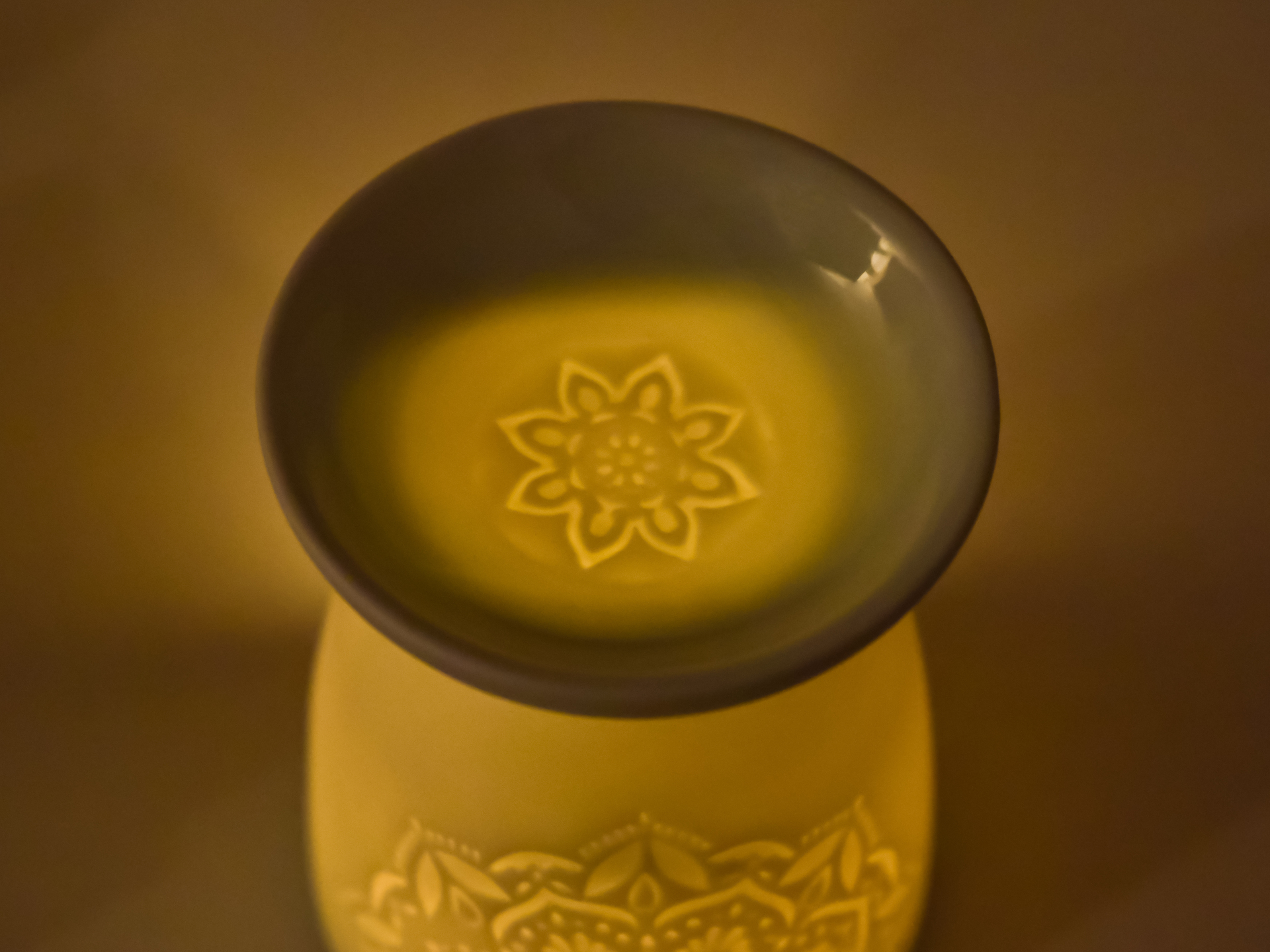 Keramická aromalampa s embosovaným vzorom - mandala