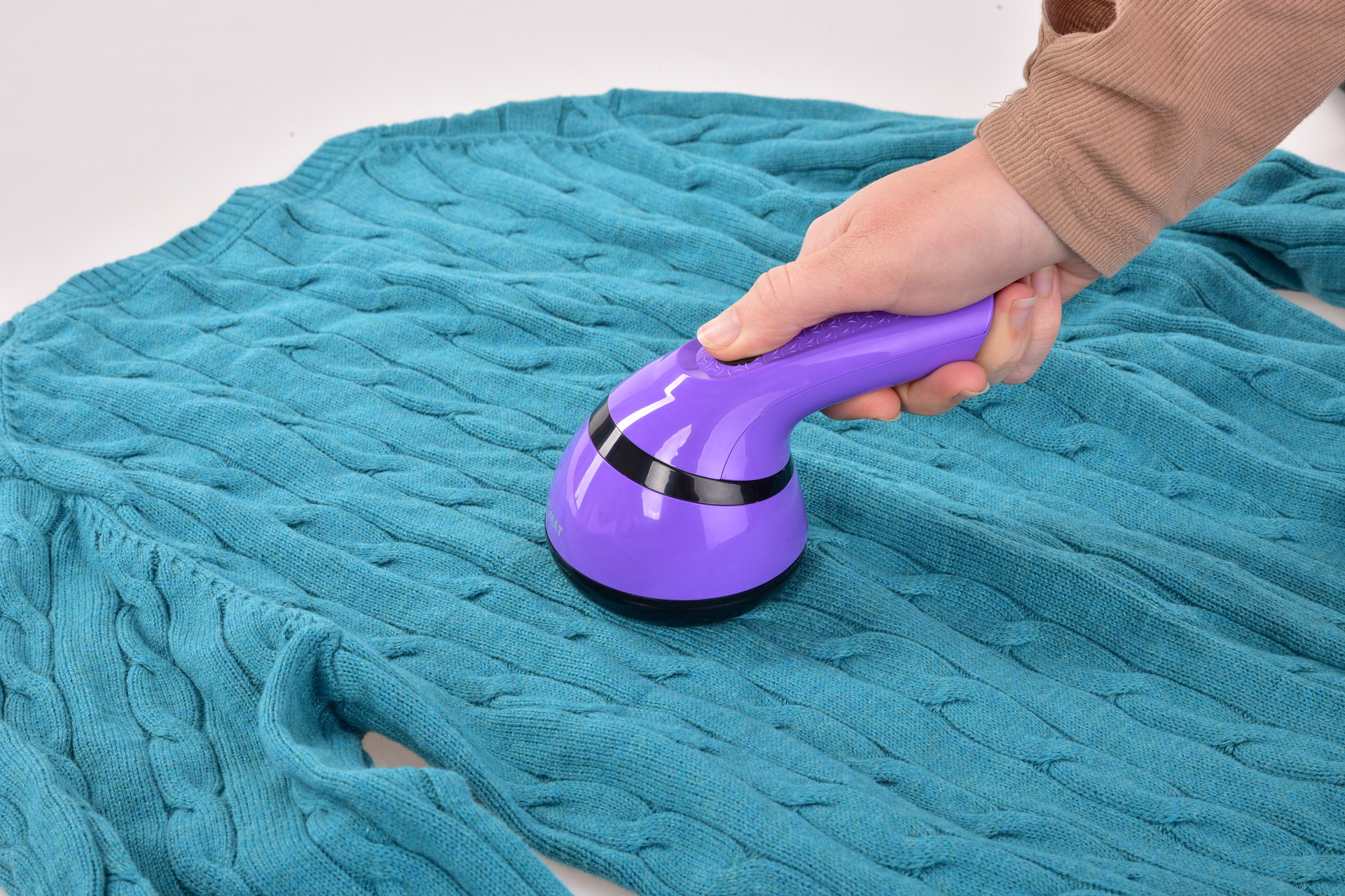 ŽMOLKOŽRÚŤ USB odstraňovač žmolkov a nití