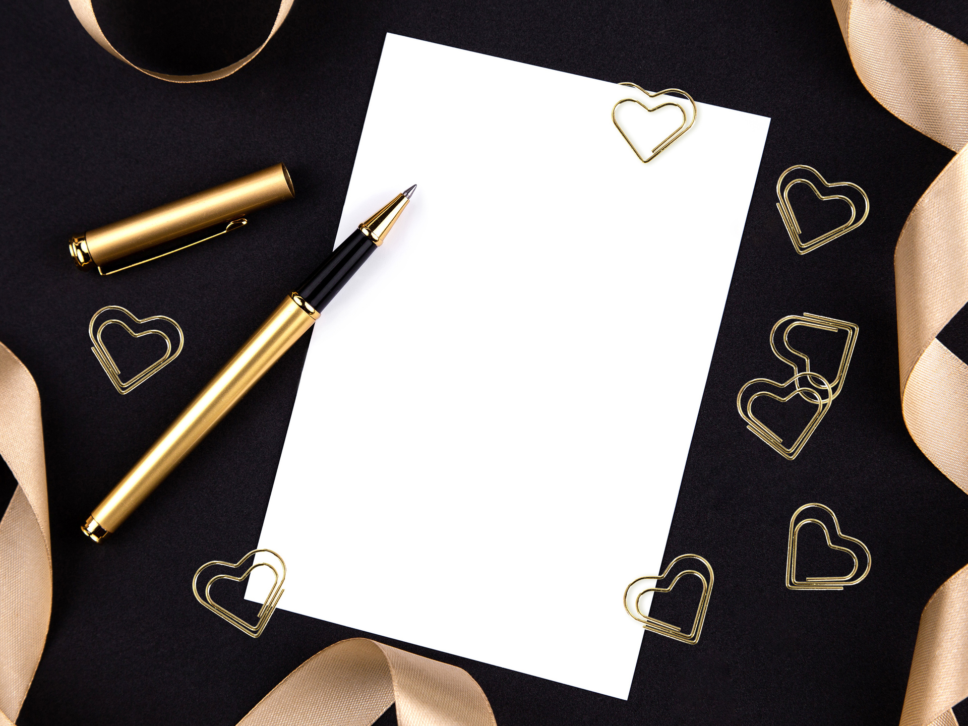 OFFICE 50 ks kovové kancelárske sponky v tvare SRDCE