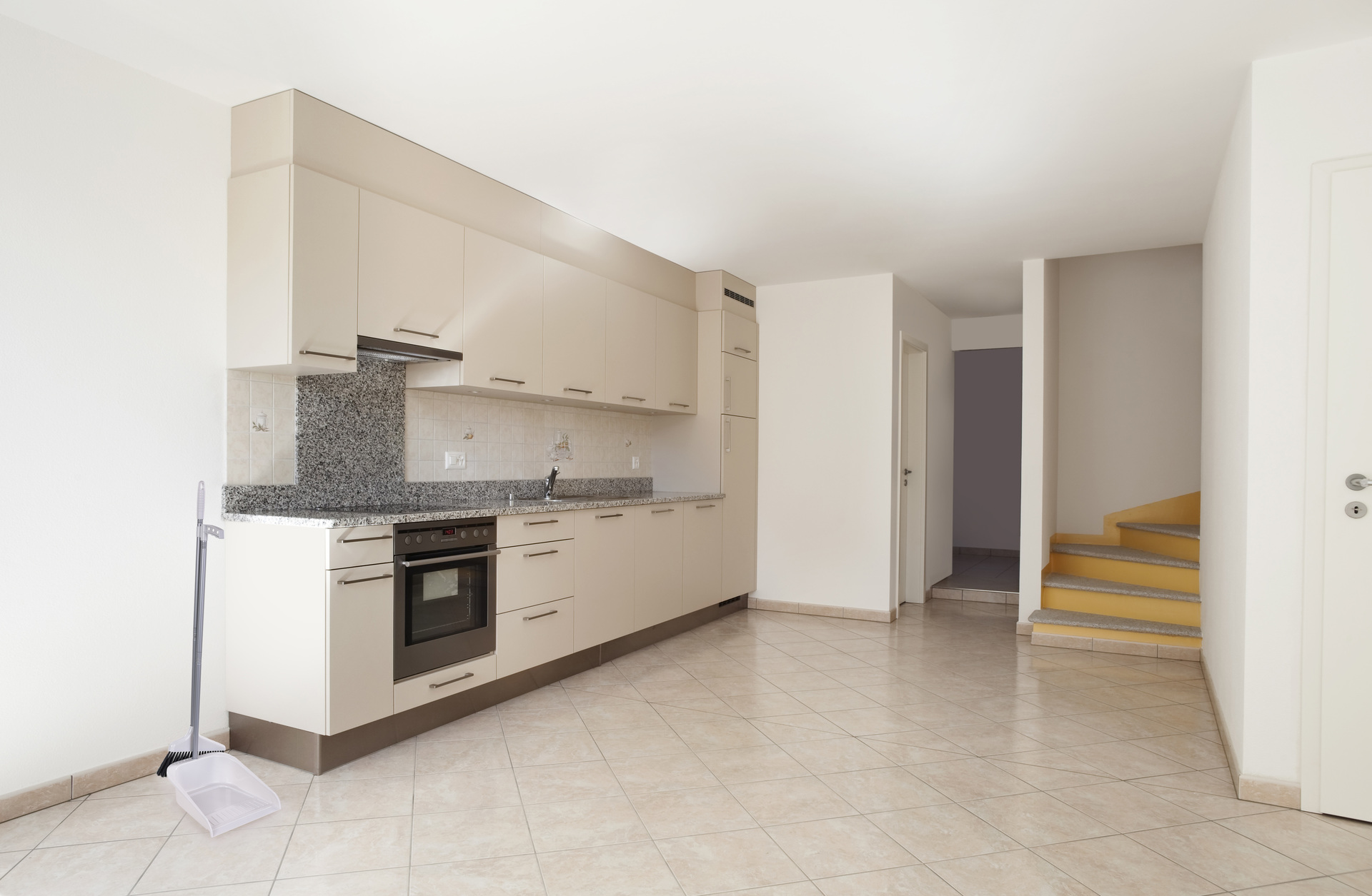 NEHRBIACE DUO 2v1 metlička s dlhou rukoväťou a vyčesávacou lopatkou