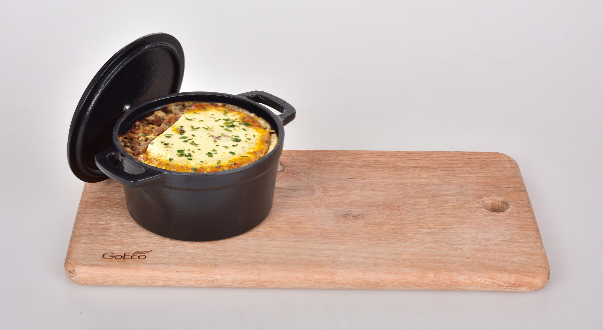 MASSIVE liatinový zapekací hrniec s pokrievkou 