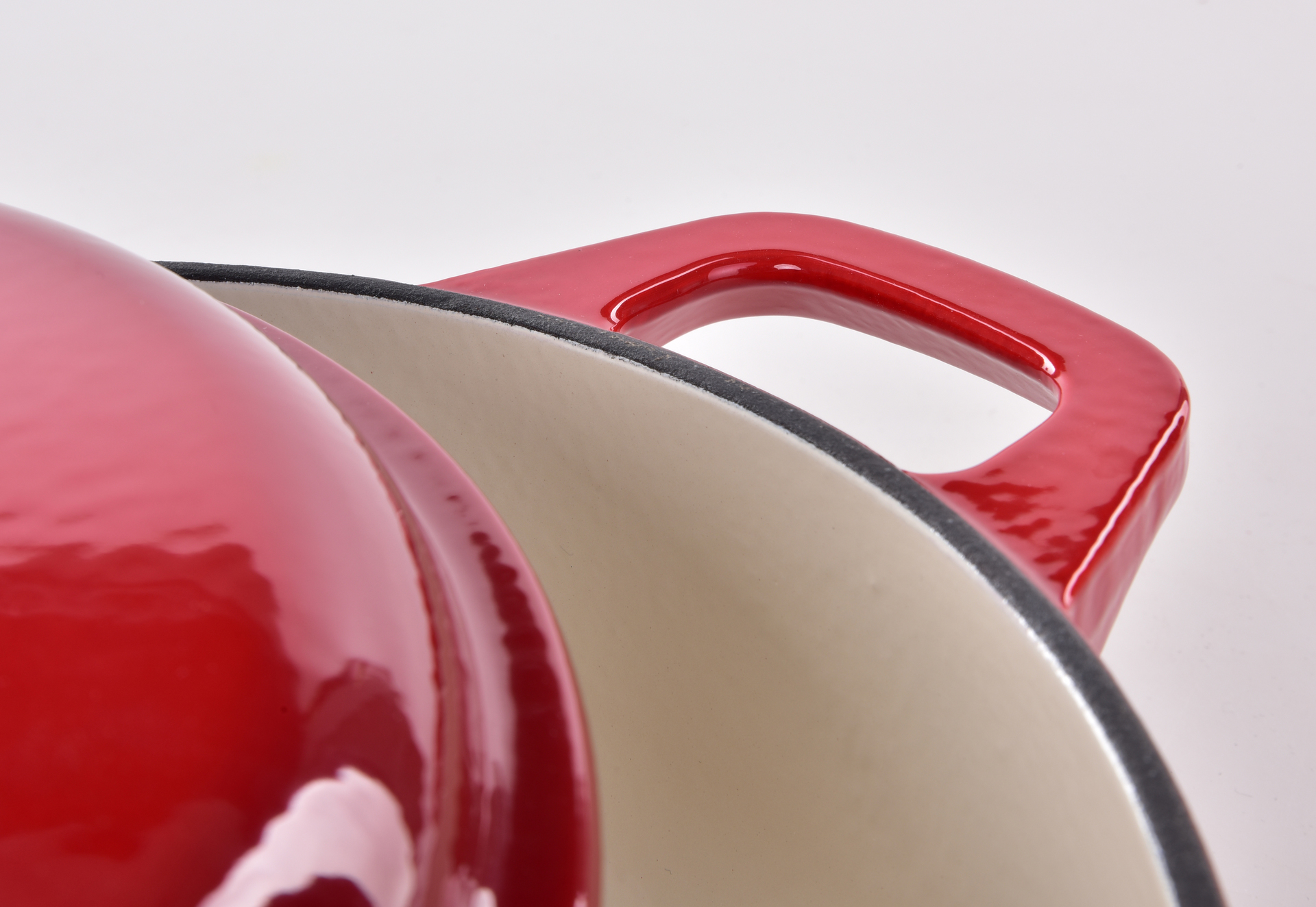 MASSIVE liatinový okrúhly hrniec s pokrievkou