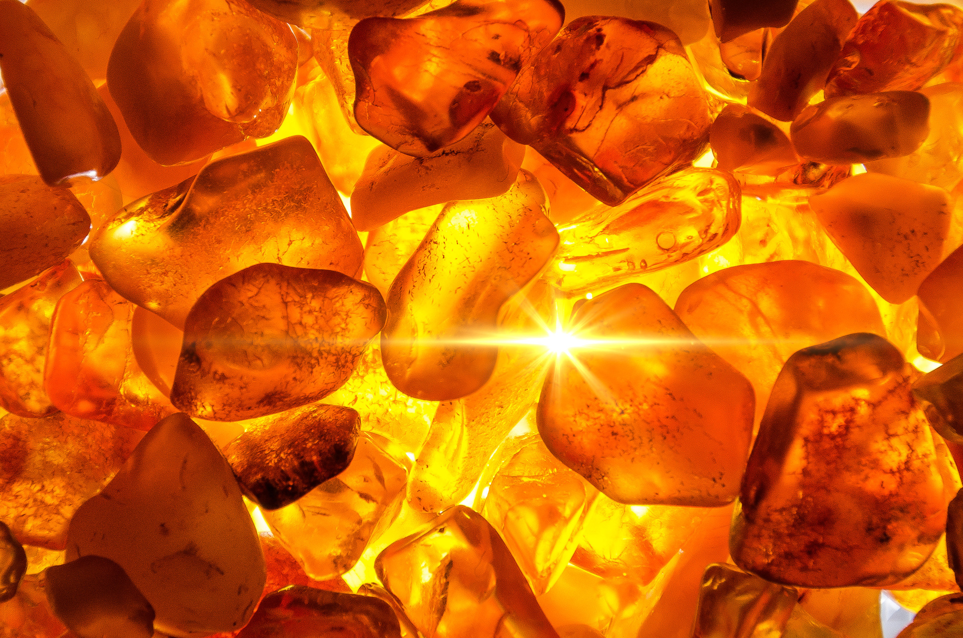 DIVINE AMBER votívna sójová sviečka PARFUMIA®