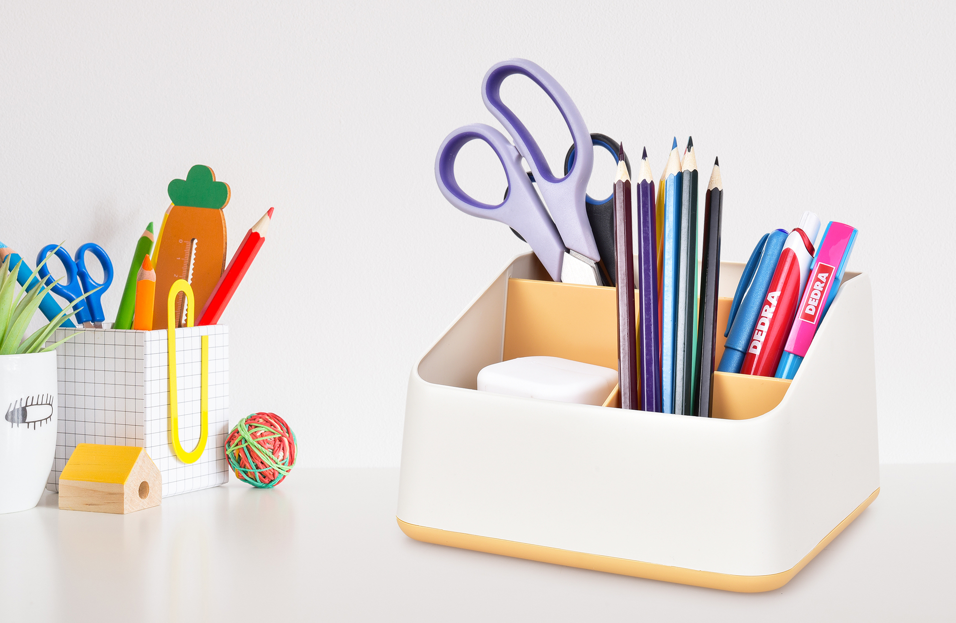 OFFICE kancelársky organizér so štyrmi priehradkami