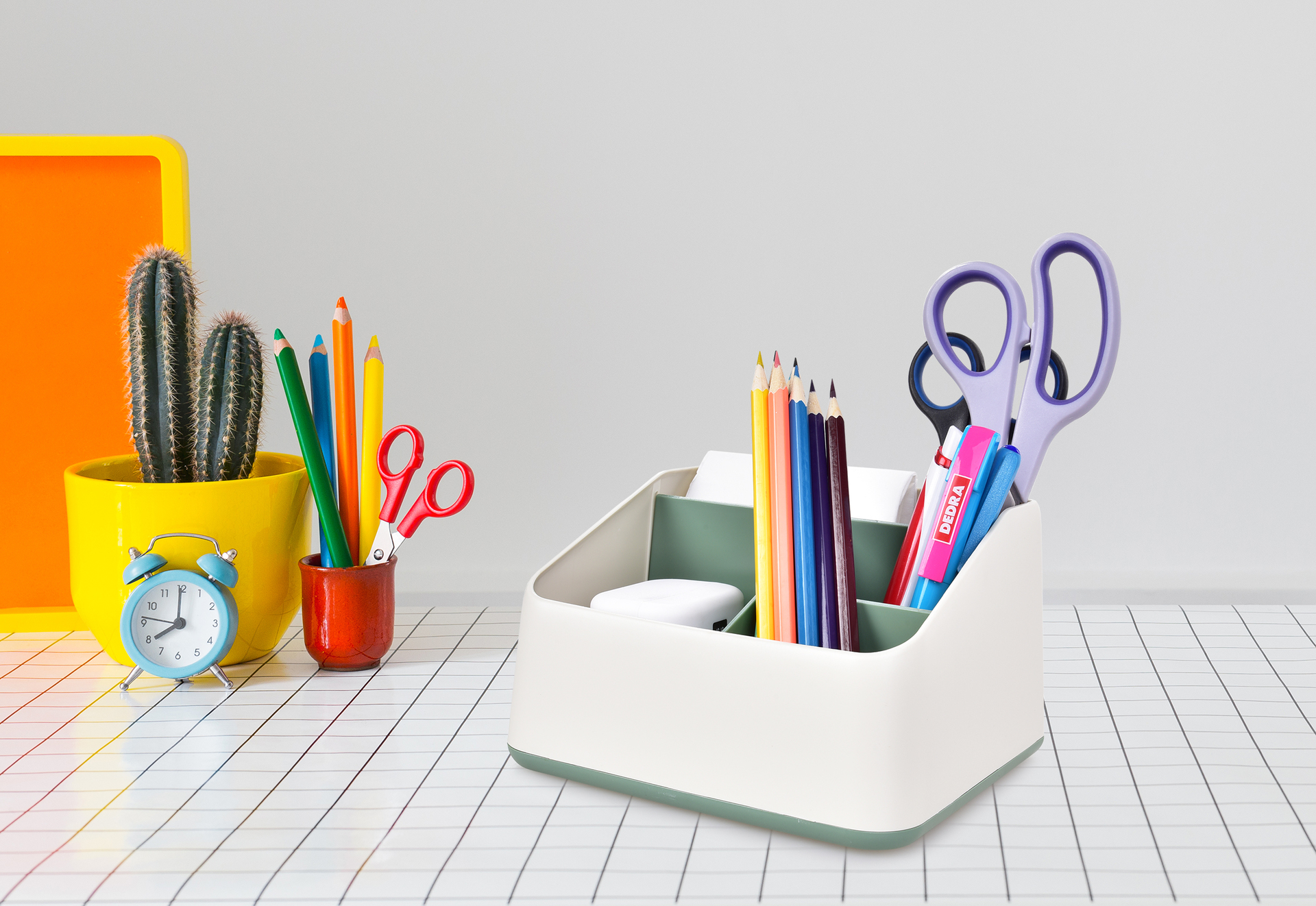 OFFICE kancelársky organizér so štyrmi priehradkami