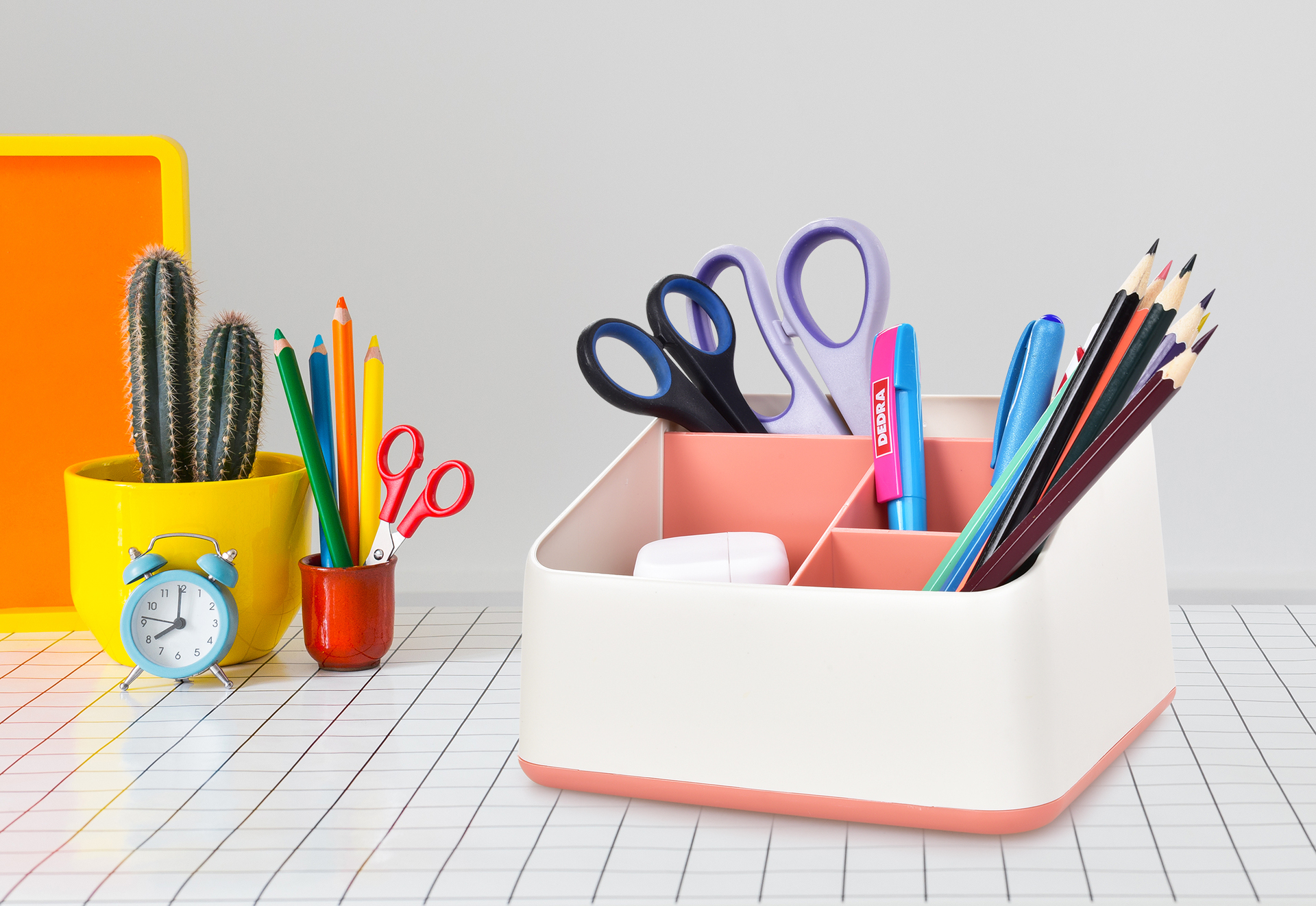 OFFICE kancelársky organizér so štyrmi priehradkami