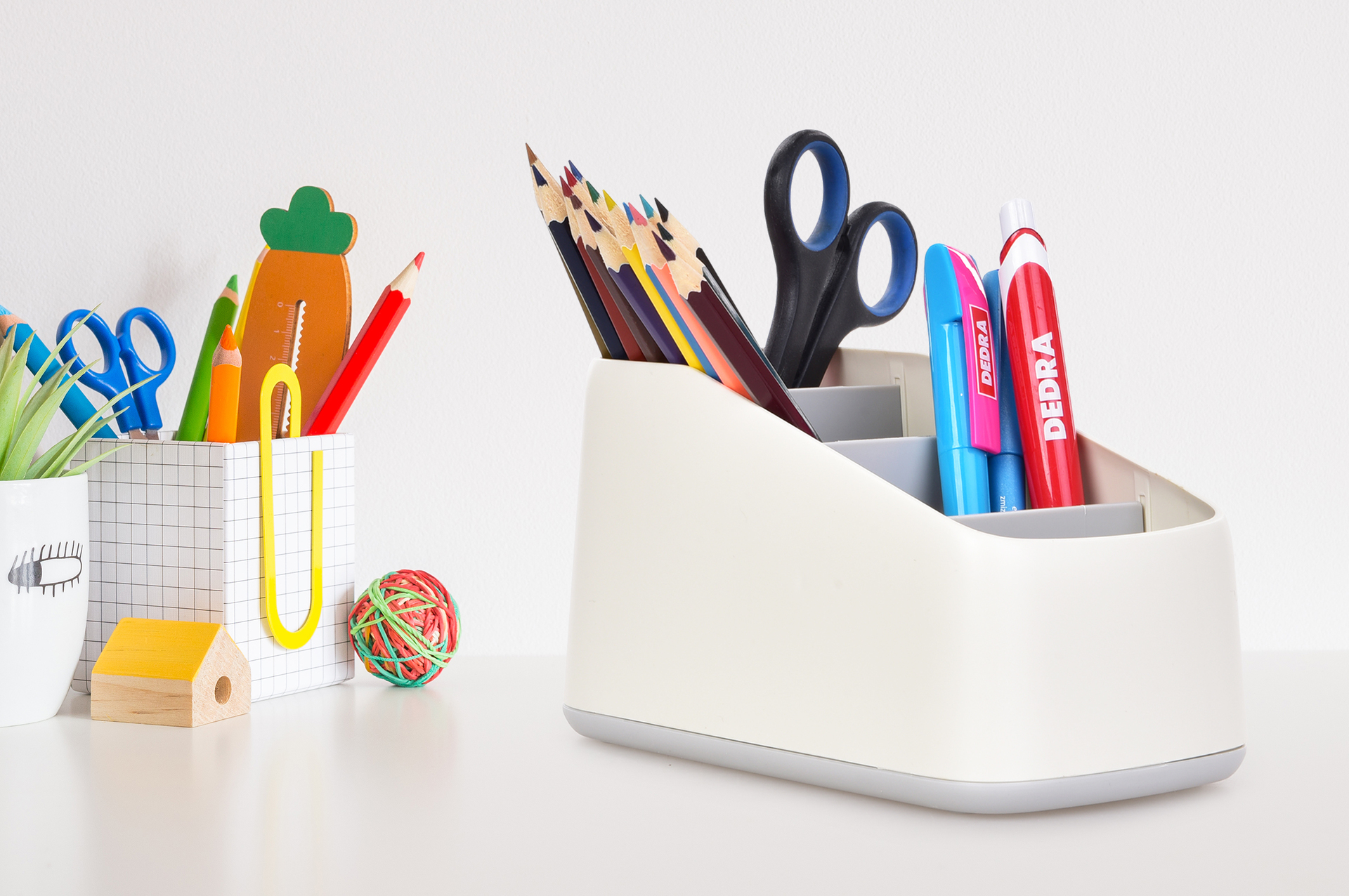 OFFICE kancelársky organizér so štyrmi priehradkami