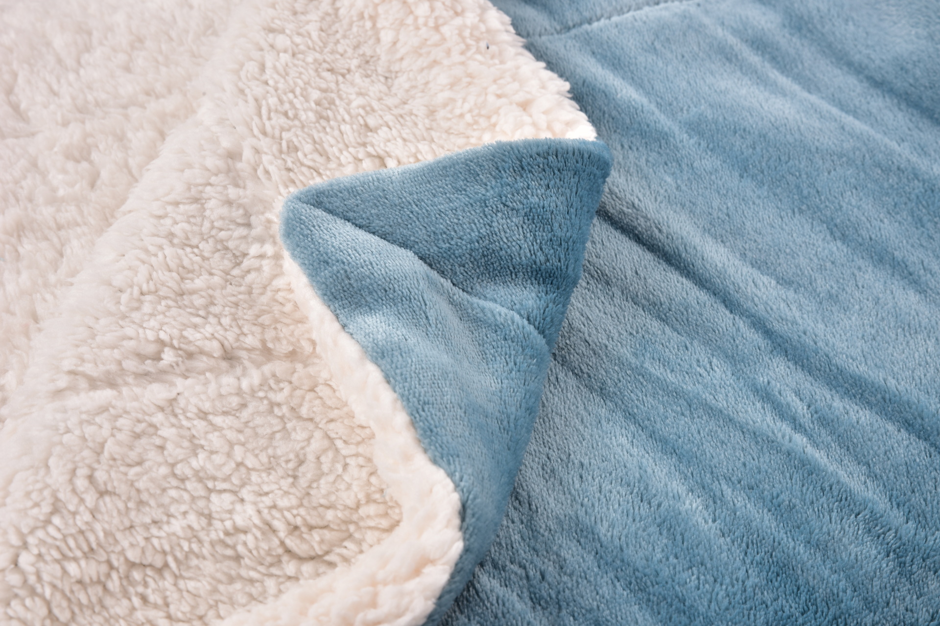 LAGOON DREAM dvojvrstvová luxusná prikrývka LAGOON VELVET