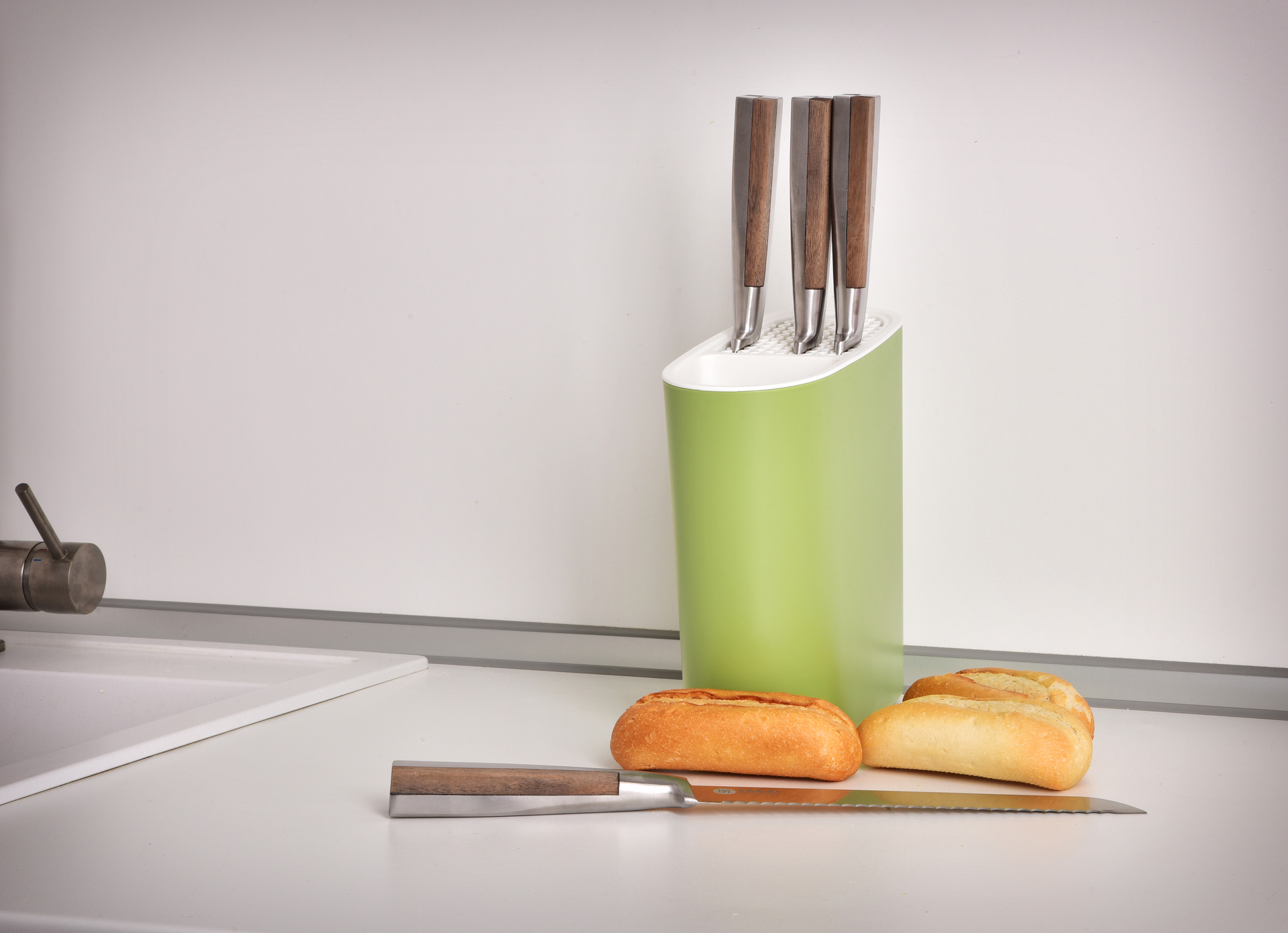 GOURMET 2v1 šikmý stabilný stojan a odkvapkávač na nože