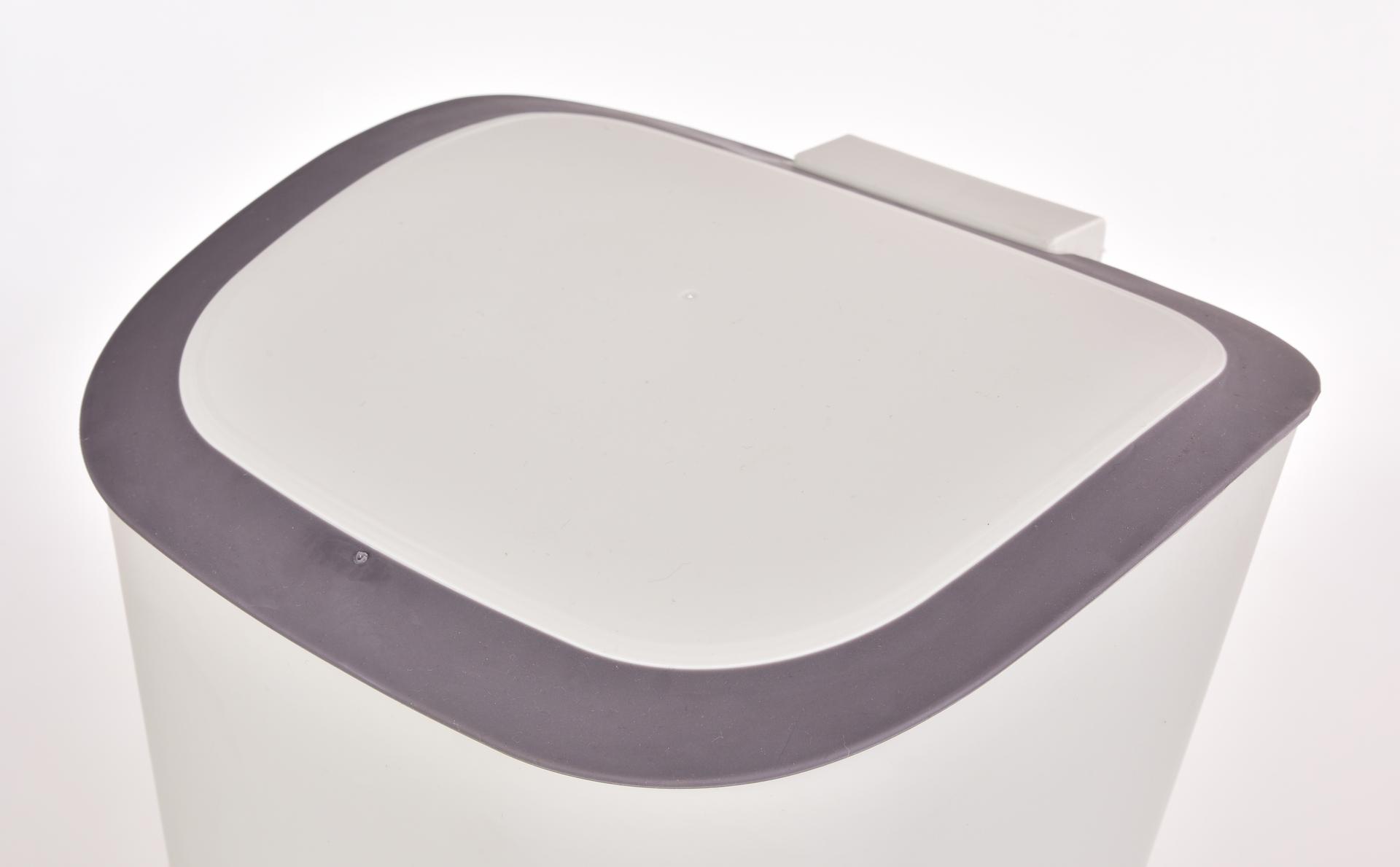 PRAKTIK nášľapný odpadkový kôš s vekom