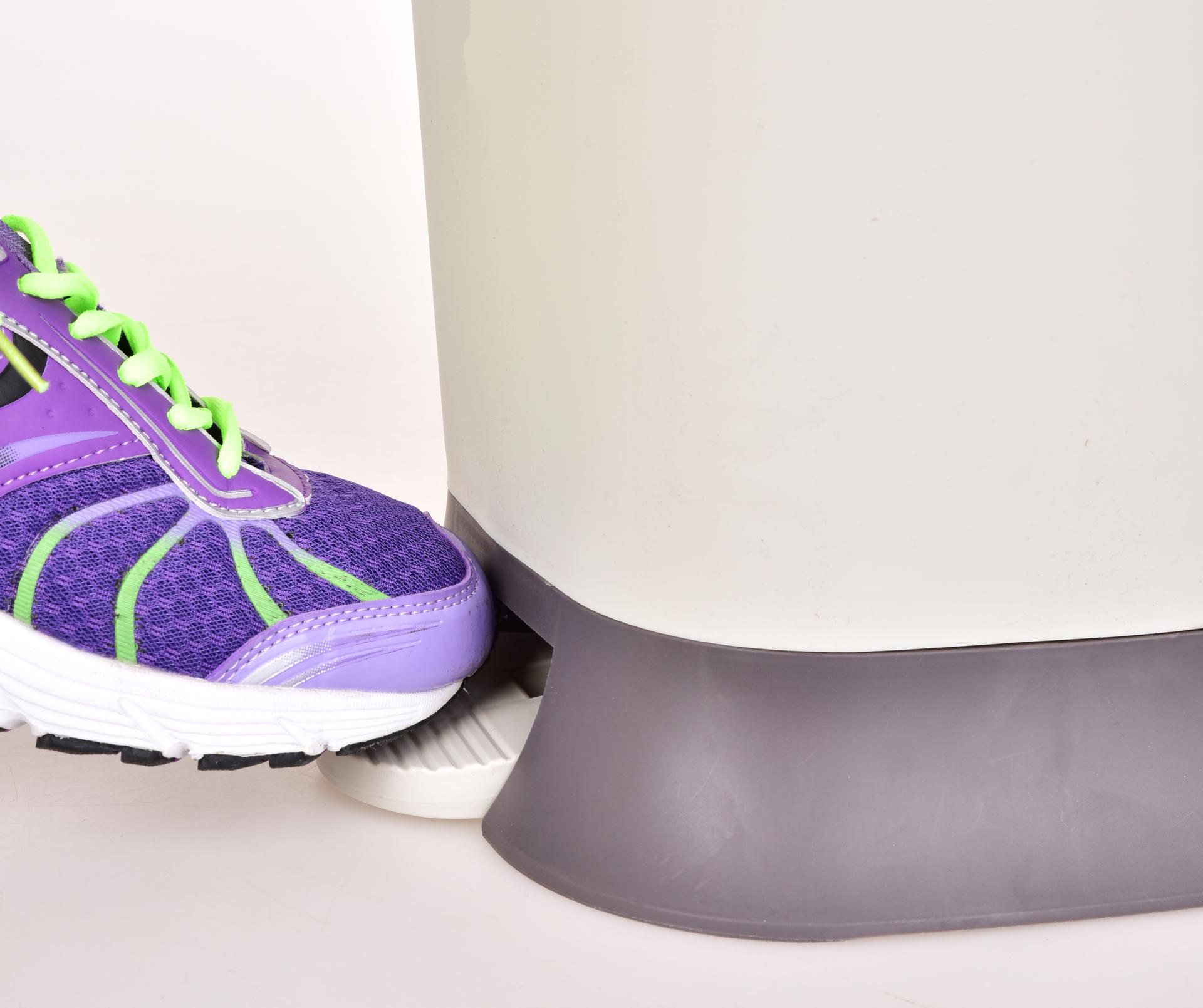 PRAKTIK nášľapný odpadkový kôš s vekom