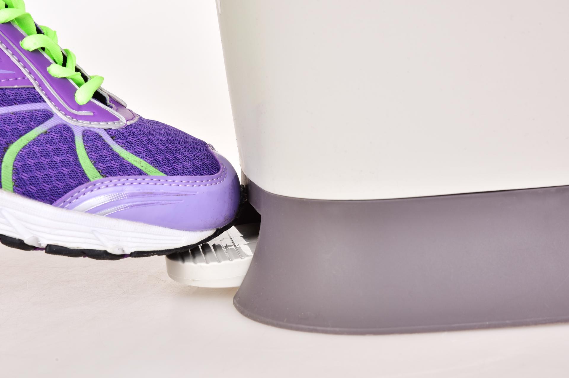 PRAKTIK nášľapný odpadkový kôš s vekom