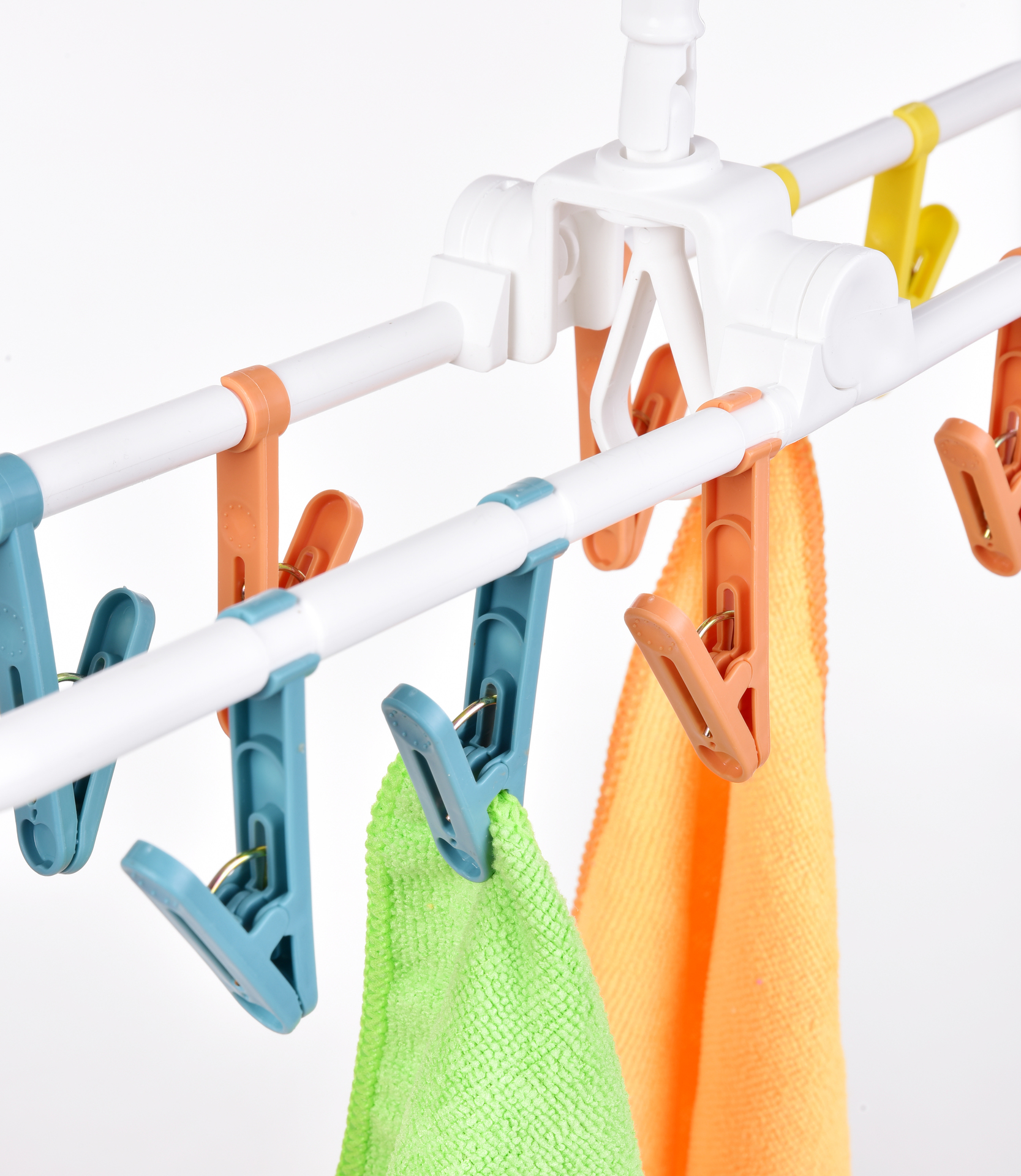 ŠTIPCOVNÍK skladací vešiak s 12 farebnými štipcami na bielizeň