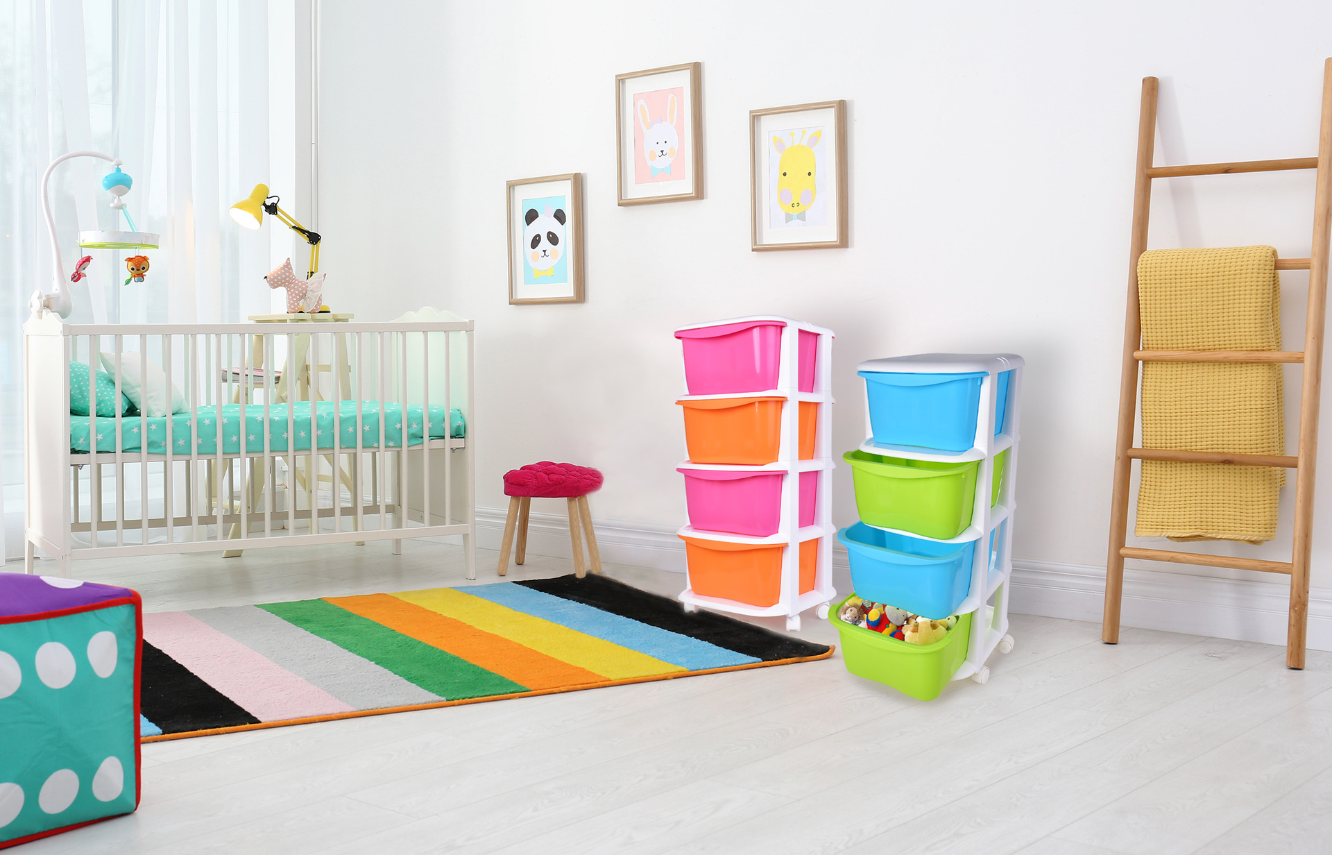 QUATRO 4 poschodový regál s výsuvnými boxmi a kolieskami