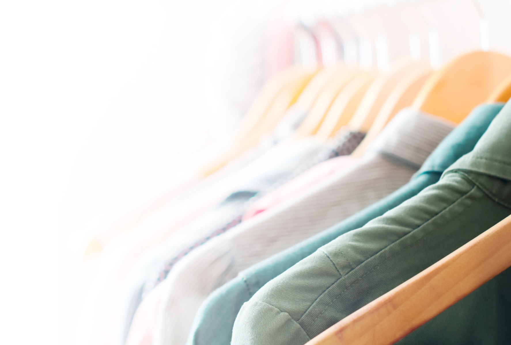 ECO žehlička v spreji® WHITE COTTON na vyrovnanie skladov a záhybov na oblečení