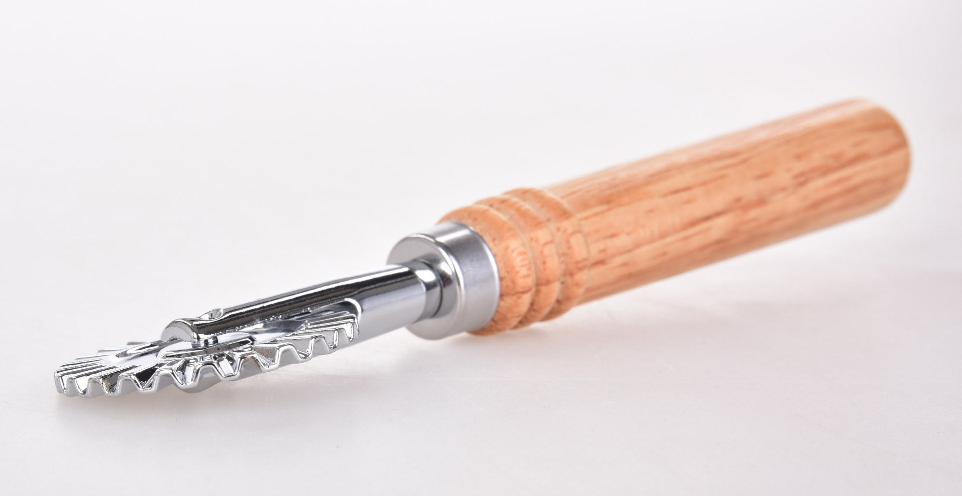 GOURMET rádlo - vrúbkovaný krájač na cesto