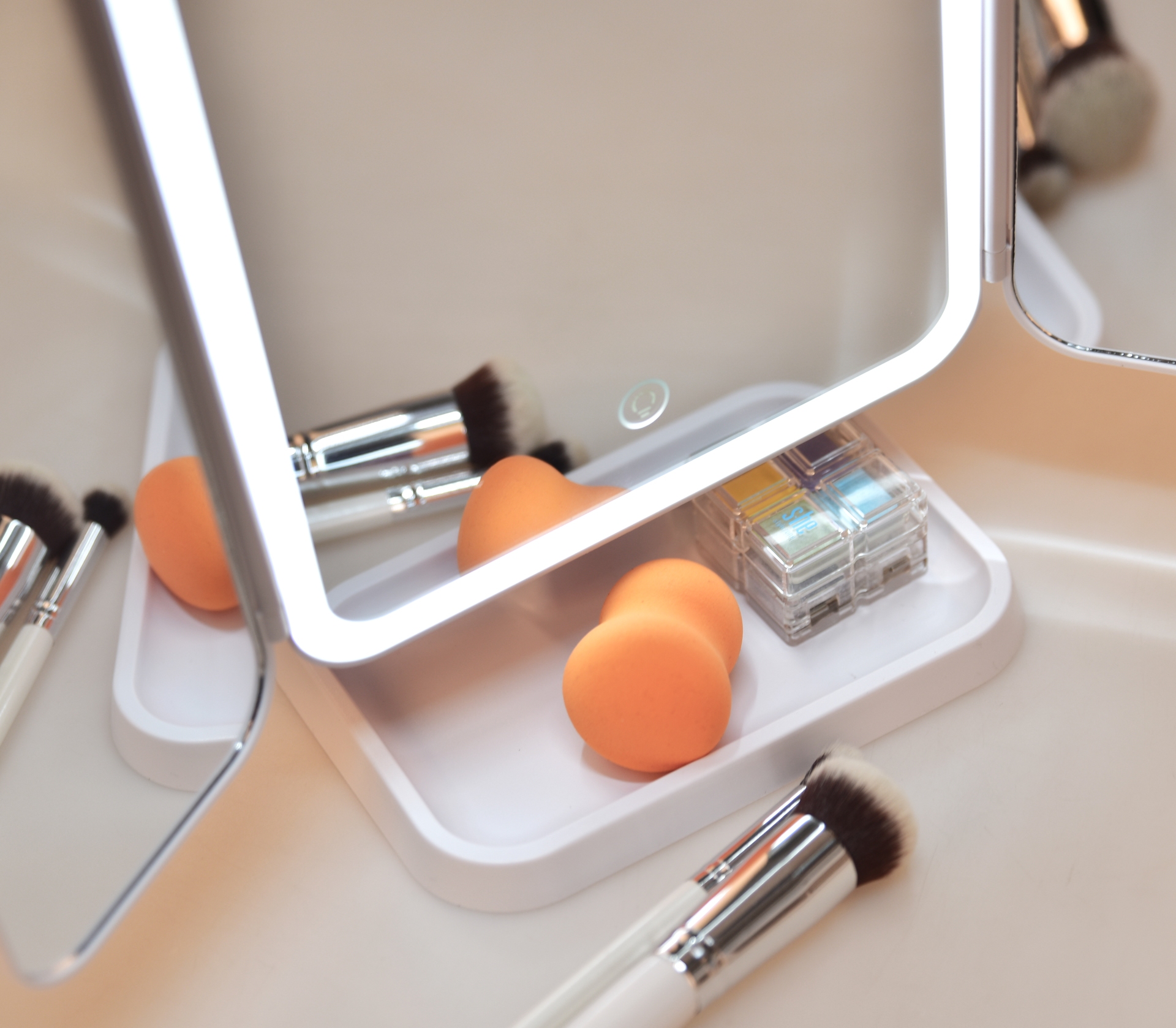 BEAUTY kúzelné skladacie zrkadlo s LED osvetlením a zväčšovacím zrkadlom