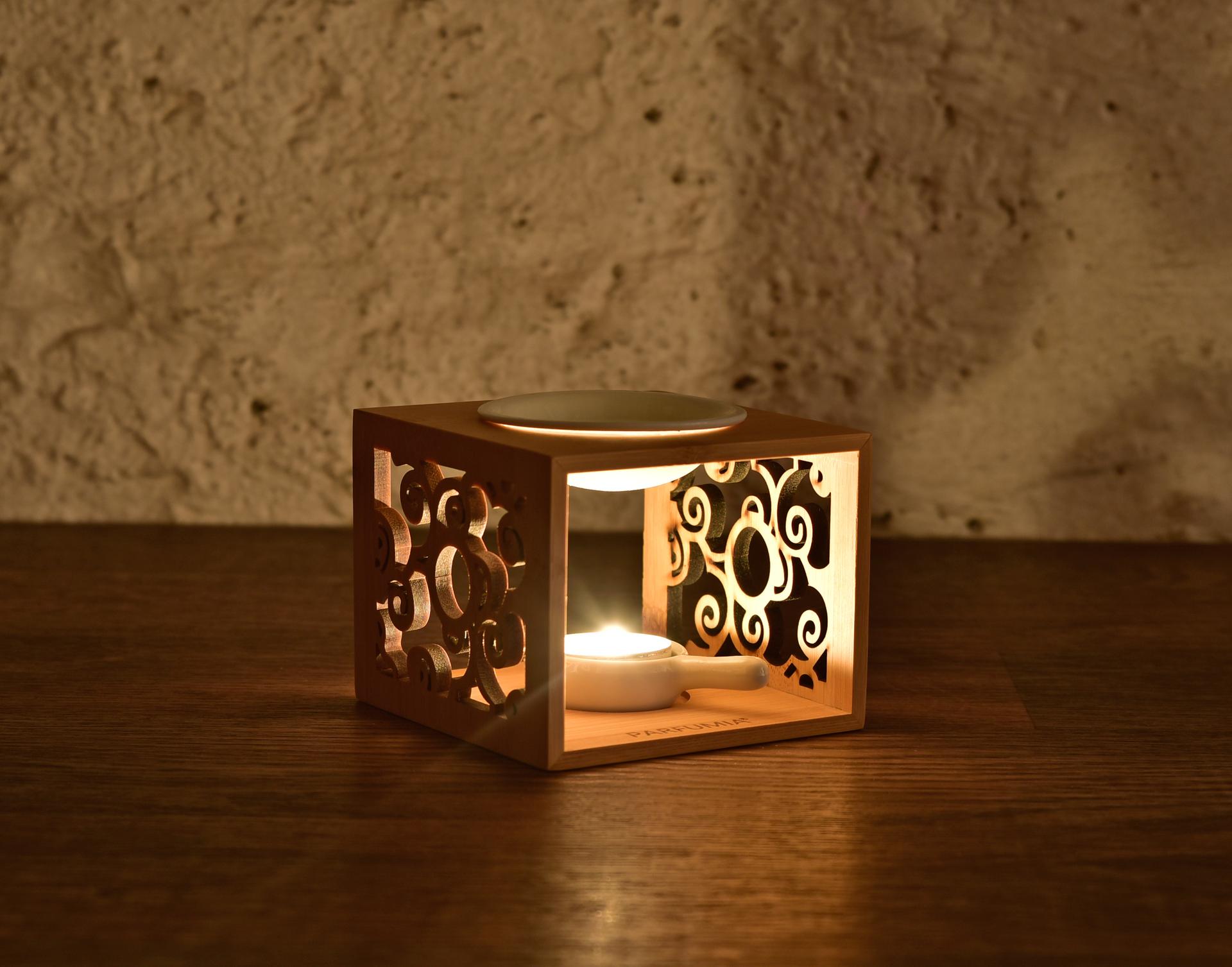 ZENARA keramická aromalampa na bambusovom stojane