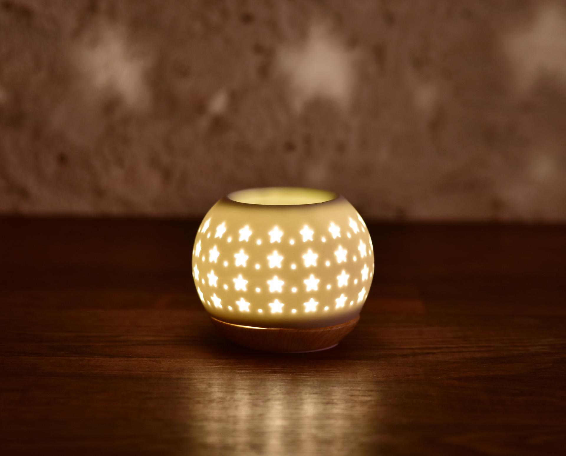 LUCENTA okrúhla aromalampa s hviezdnym dekorom