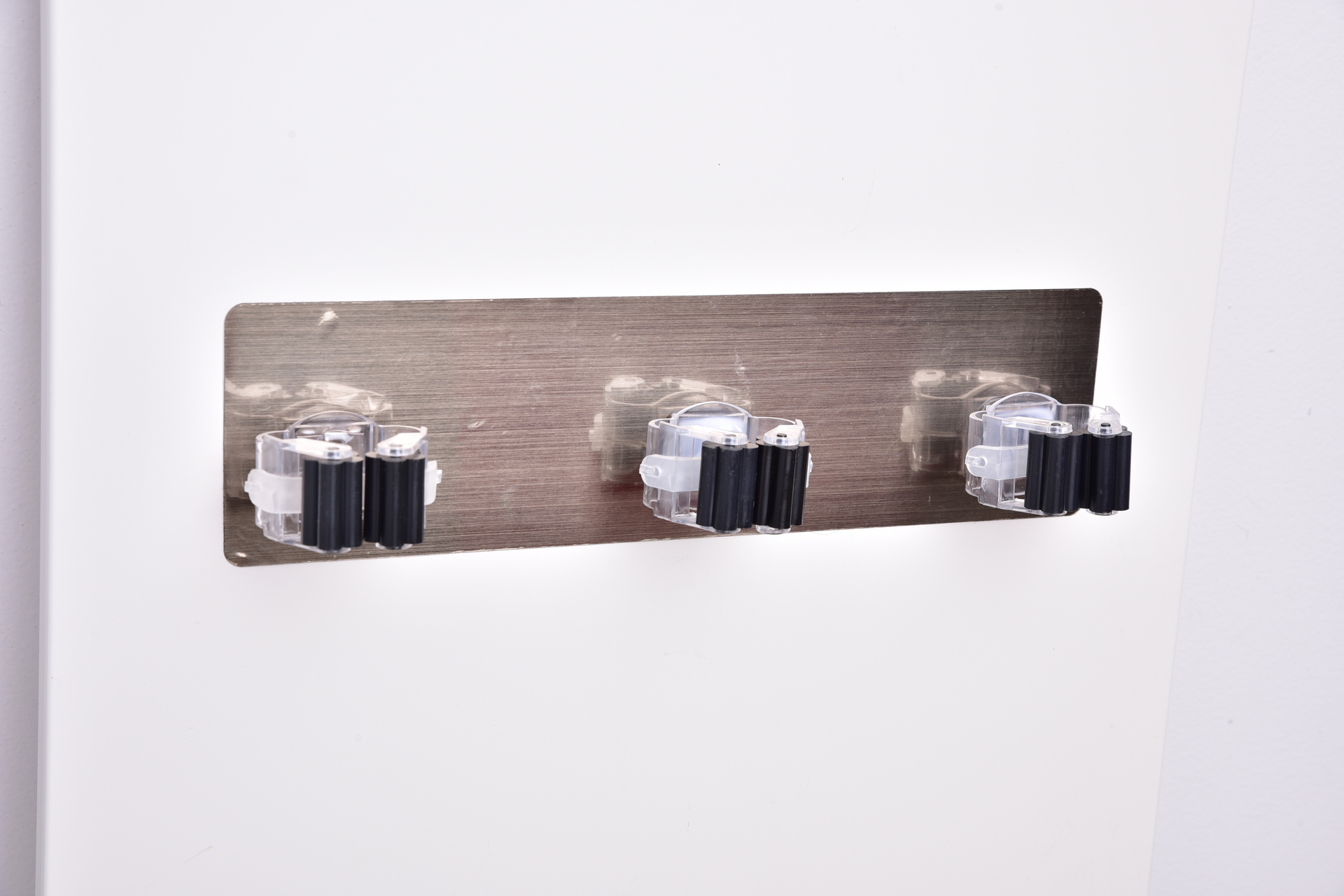 GENIUS univerzálny trojitý držiak na metalickej samolepiacej fólii