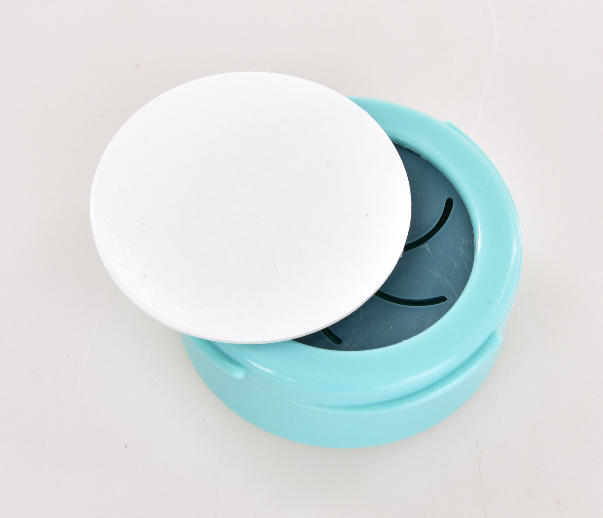 GENIUS okrúhly bezpútkový vešiak na uteráky/utierky