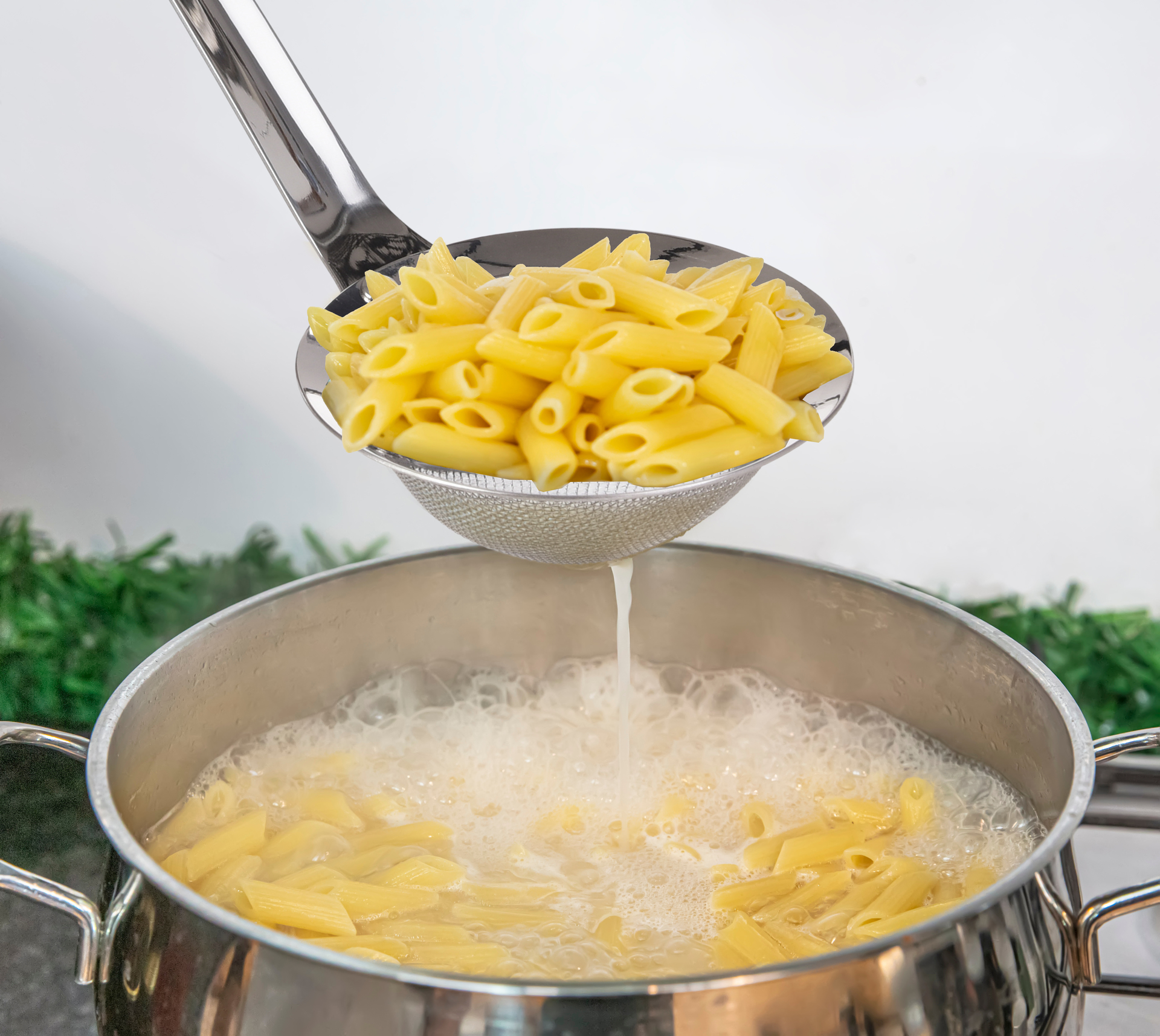 CHEF nerezové sitko/cedník s dlhou rukoväťou